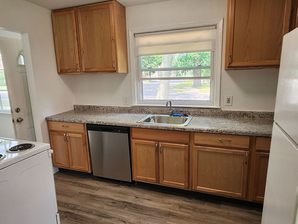 300 E Marshall St, photo 17