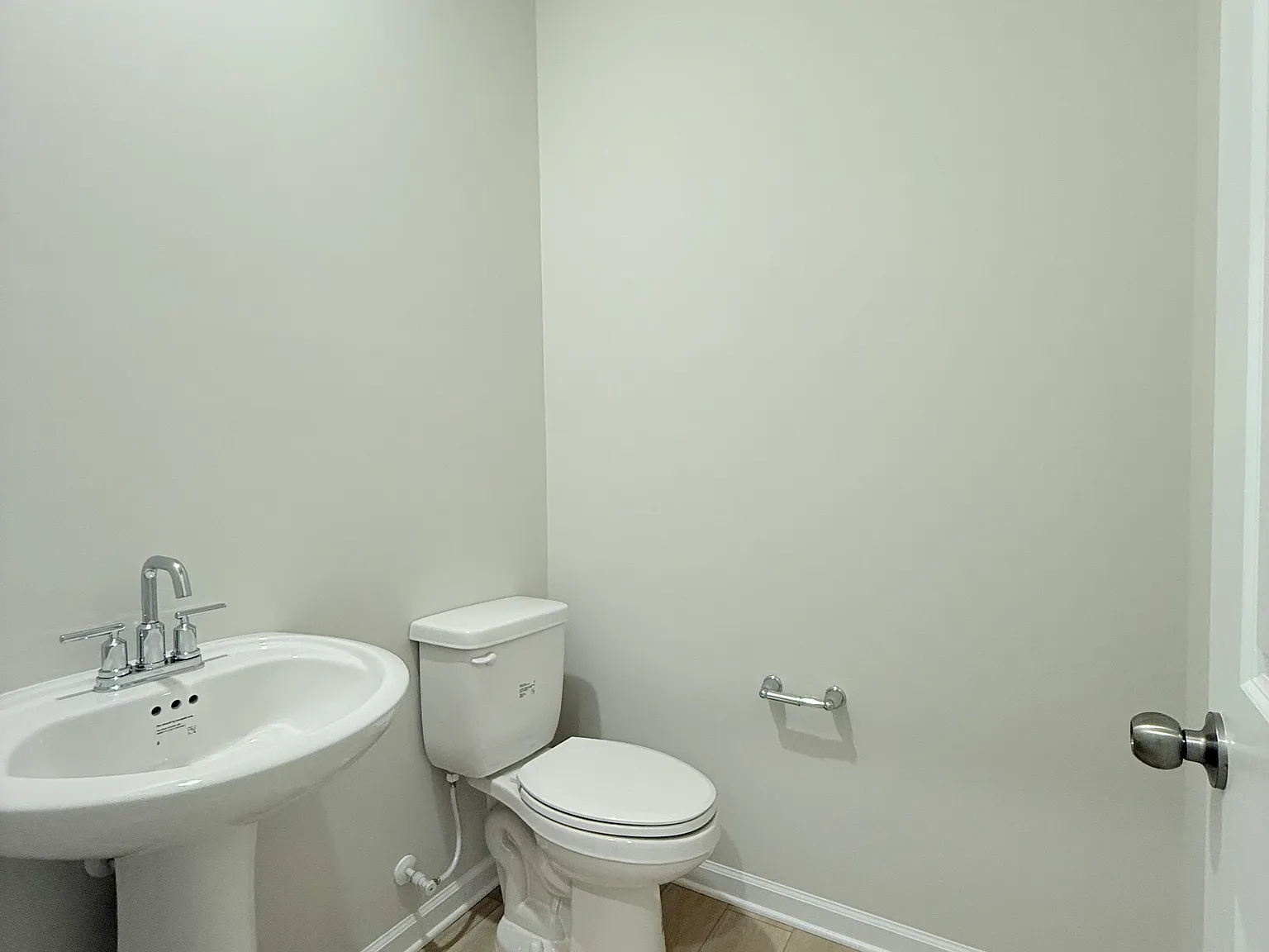 4 bed, 2.5 bath, 2230 sqft, $2,300 — Photo 4
