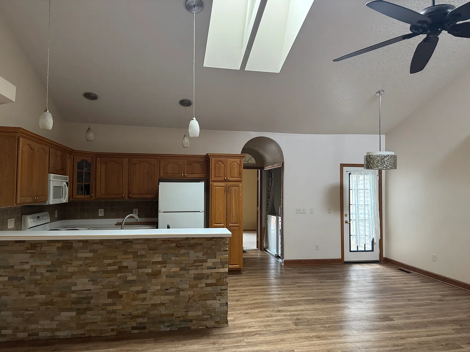 2 bed, 1635 sqft, $1,600 — Photo 4