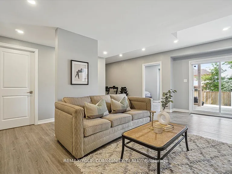 2172 Dawson Cres — Photo 25