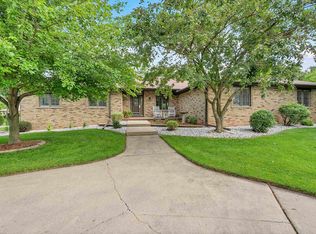 470 Earnhardt Ct, Green Bay, WI 54311