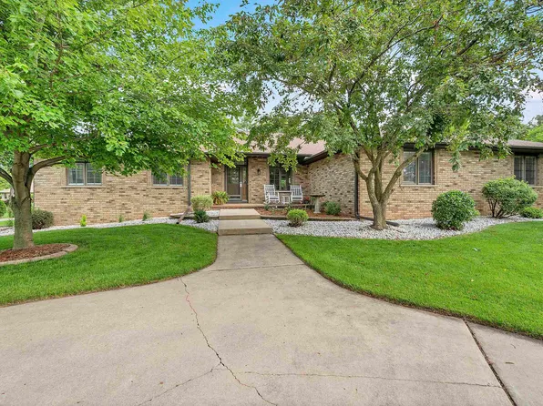 470 Earnhardt Ct, Green Bay, WI 54311