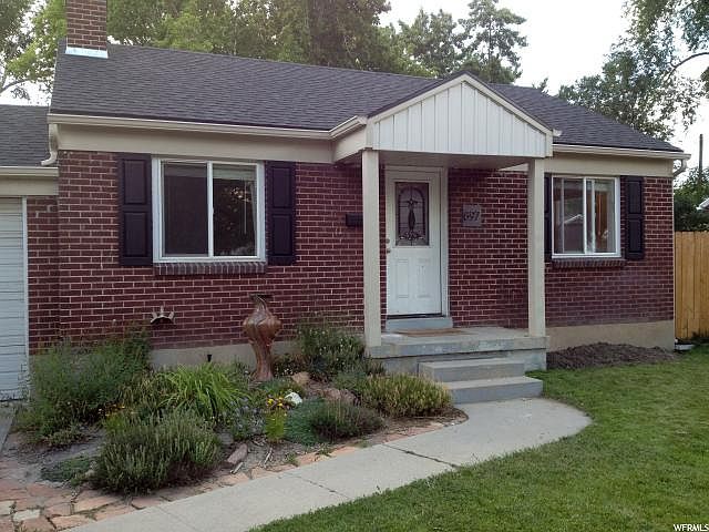1st image of 897 N Poinsettia Dr