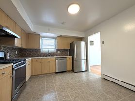 1522 10th St, Fort Lee, NJ