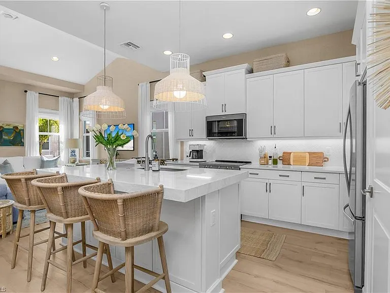 7286 Saona Ct — Photo 5