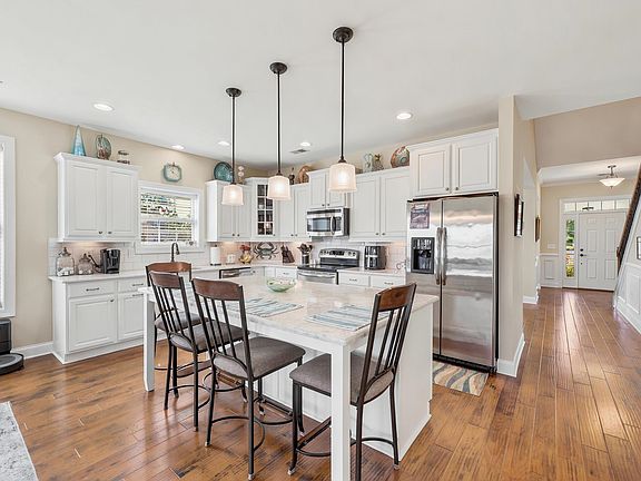 4th image of 1601 East Island Dr.