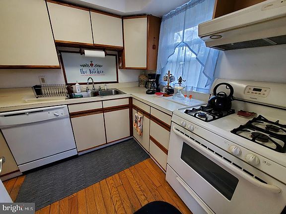 4th image of 12 Gleason St