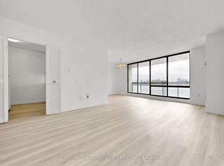 260 Seneca Hill Dr #1604, Toronto, ON M2J 4S6