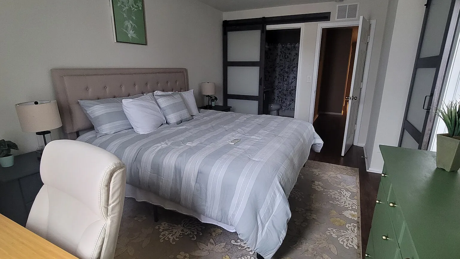 Fully Furnished Condo in Gate Community — Photo 1