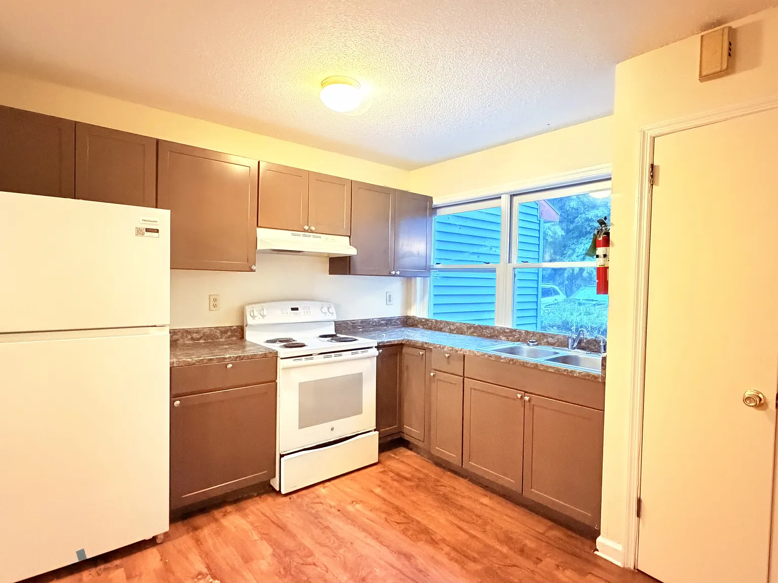 2 bed, 1.5 bath, $2,100 — Photo 2