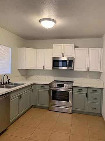 3308 E Presidio Rd — Photo 2
