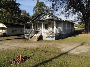 609 E James St, Mount Olive, NC 28365