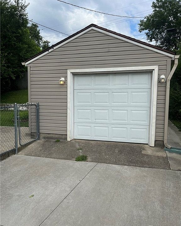 2nd image of 1613 Pell Dr