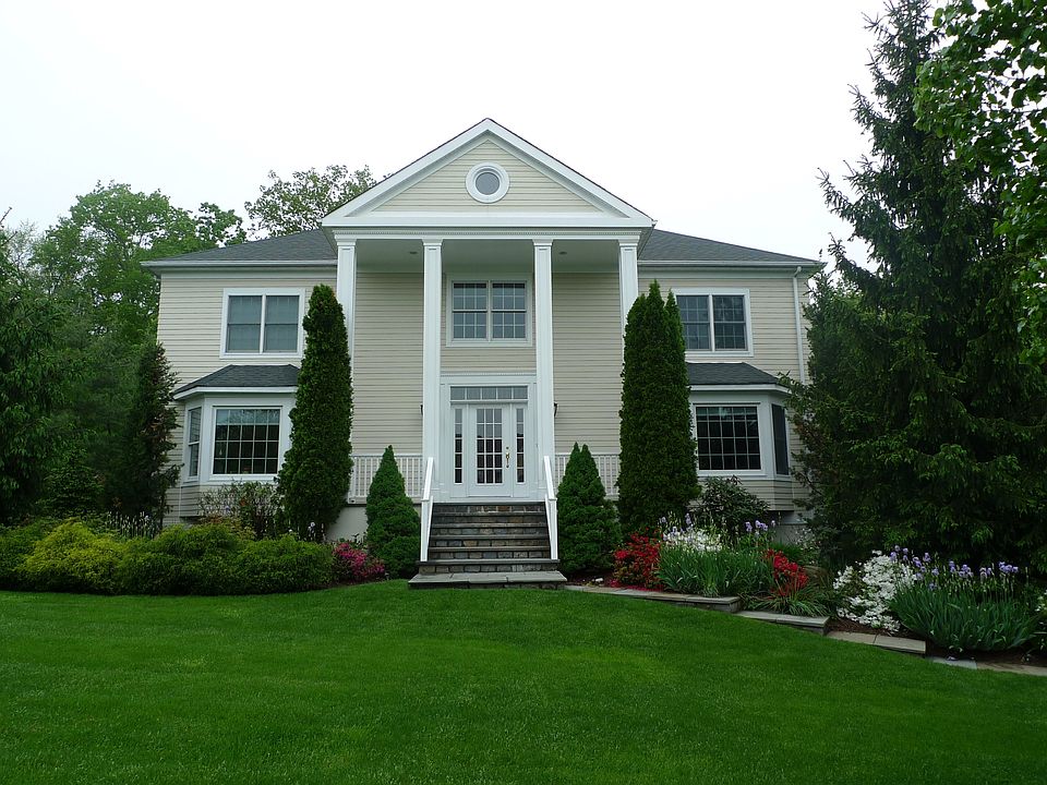 1st image of 121 Stonewall Cir