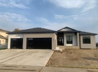 3825 Poseidon Loop, Bismarck, ND 58504