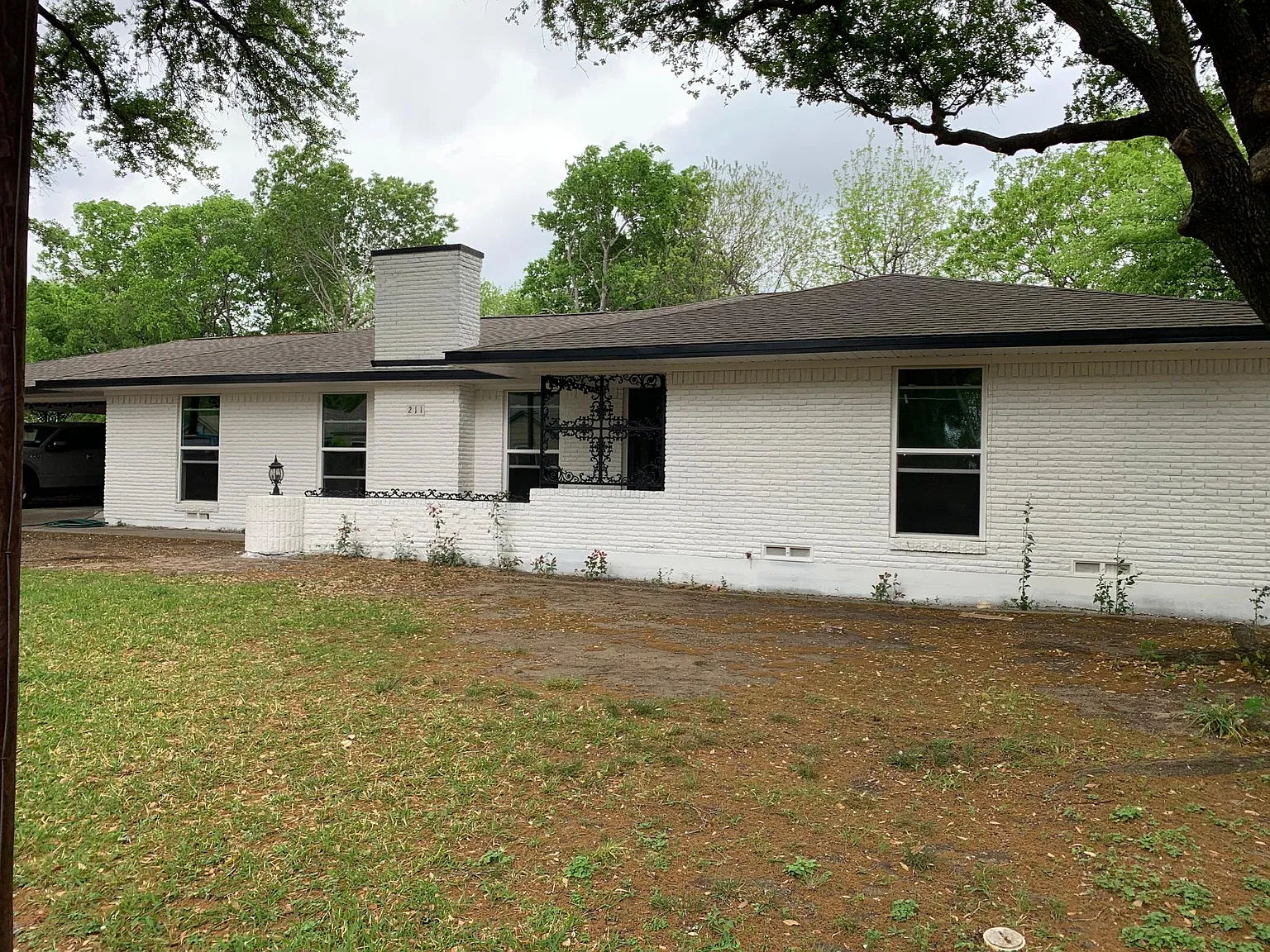 211 E Park St — Photo 4