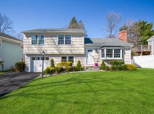 19 Stuart Dr, Old Greenwich, CT 06870