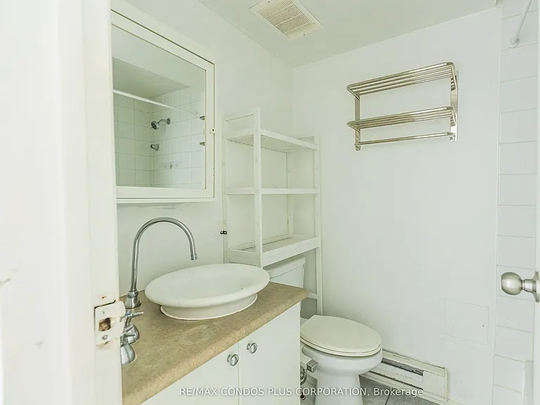 225 Gladstone Ave #103 — Photo 19