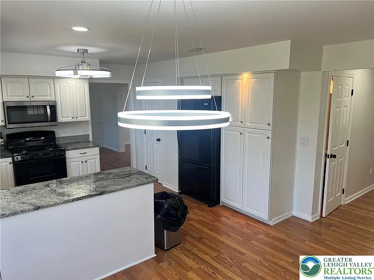 2593 Halleck Dr — Photo 10