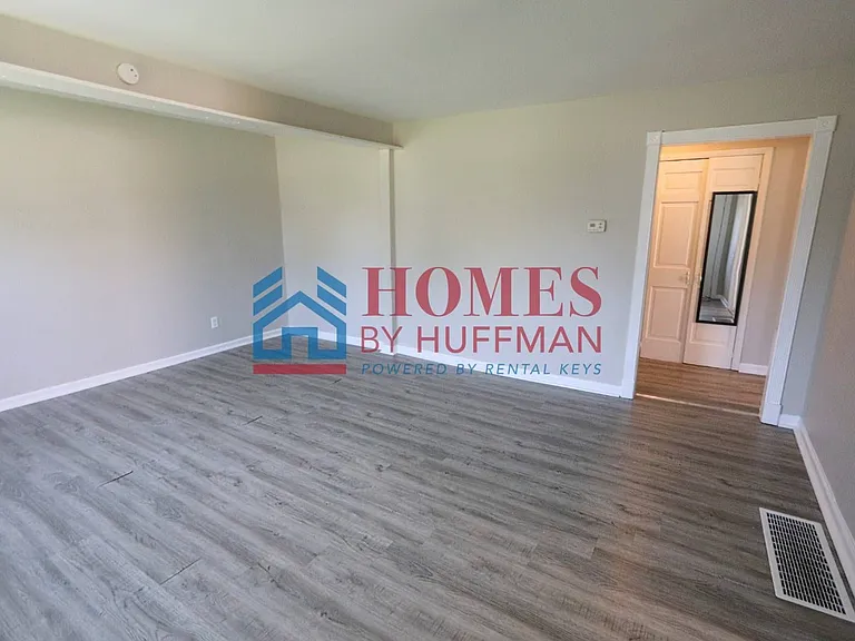 2211 Frisse Ave — Photo 3