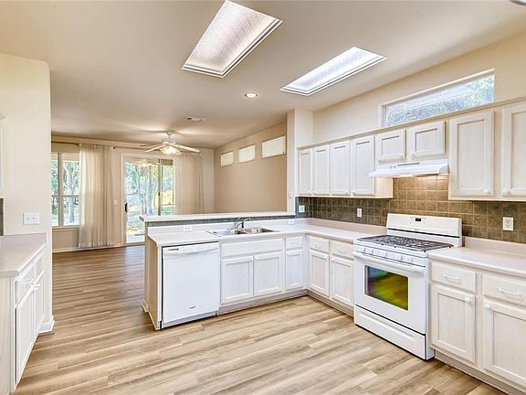 5th image of 105 Peach Blossom Cir
