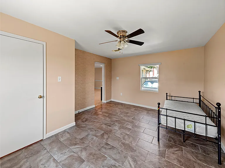 4505 Laplace St — Photo 15