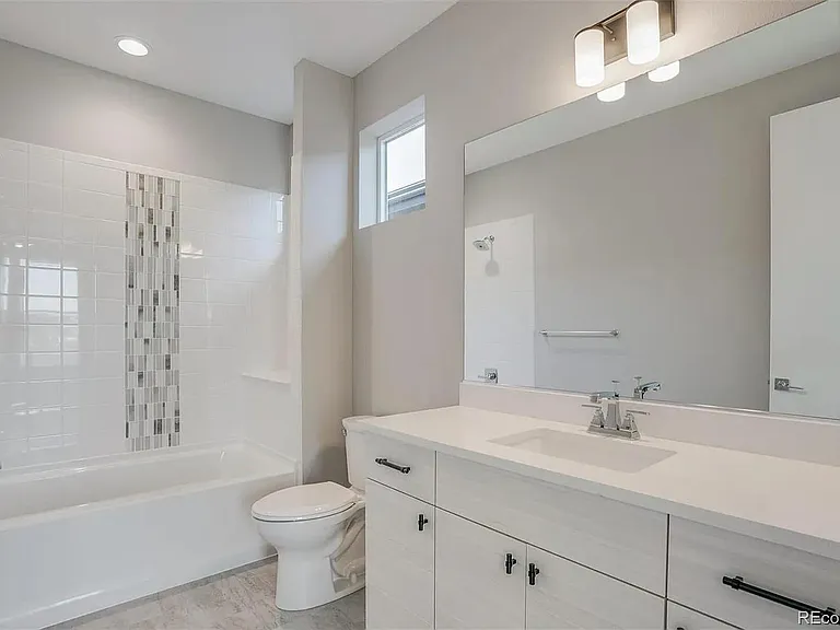 6009 Benton St — Photo 12