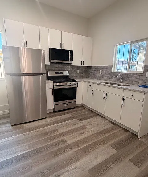 2117 E Division St — Photo 23