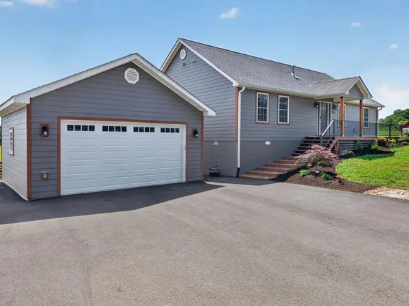 830 Meadow Lark Ln, Byrdstown, TN 38549
