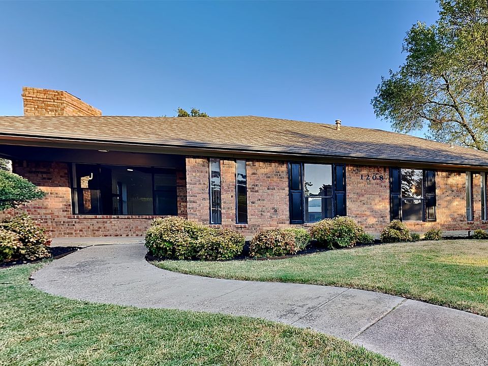 1st image of 1208 River Oaks Dr