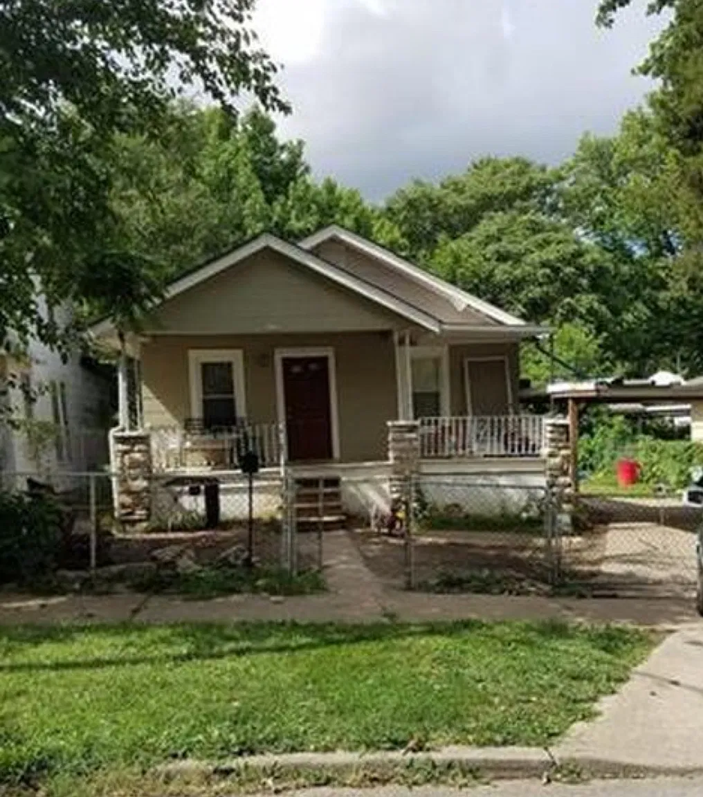 2 bed, 720 sqft, $1,050 — Photo 1