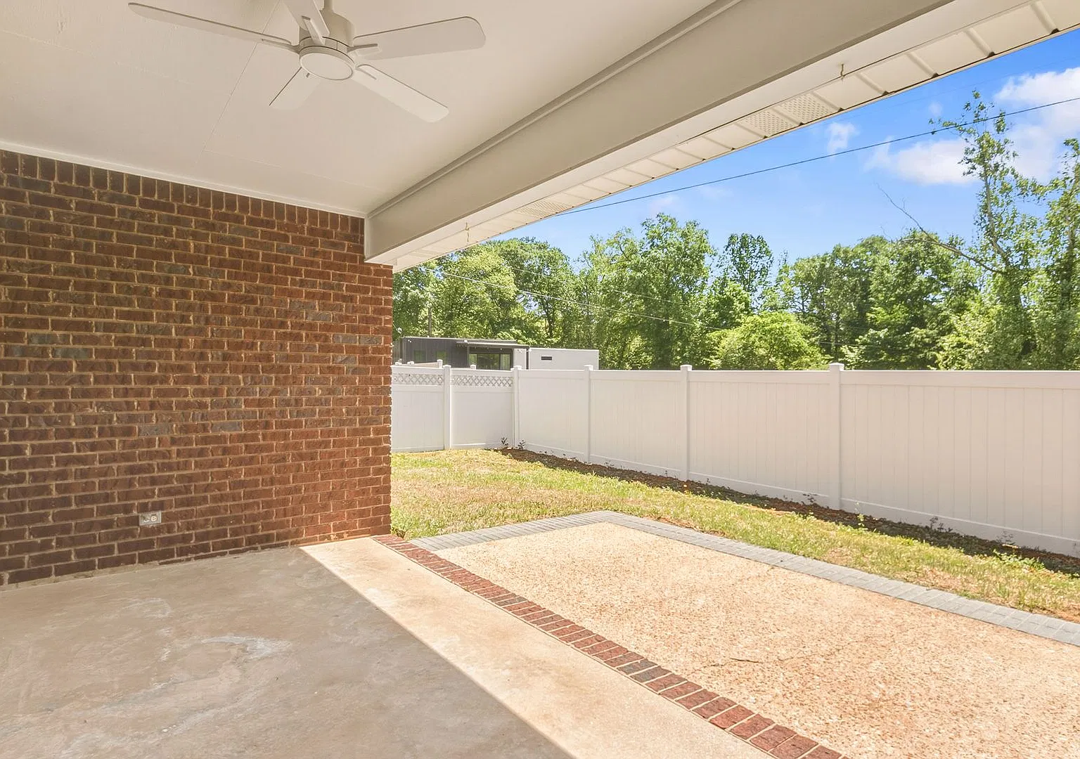 4 Bedroom | 2 Bath | Hillcrest Area — Photo 4