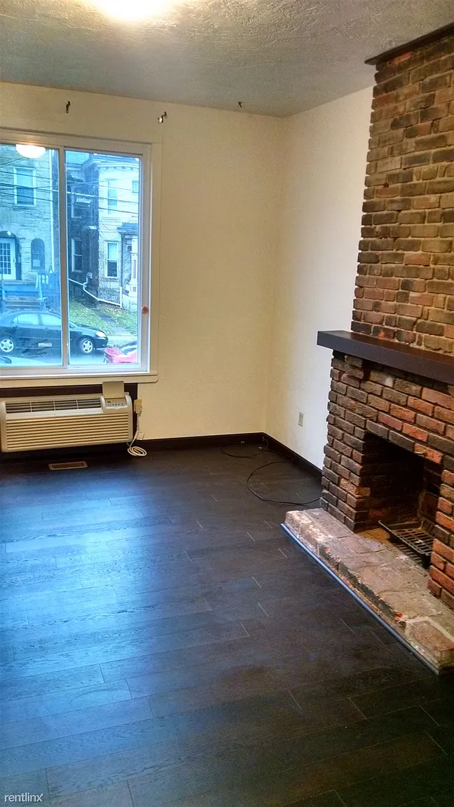 5527 Howe St photo 1
