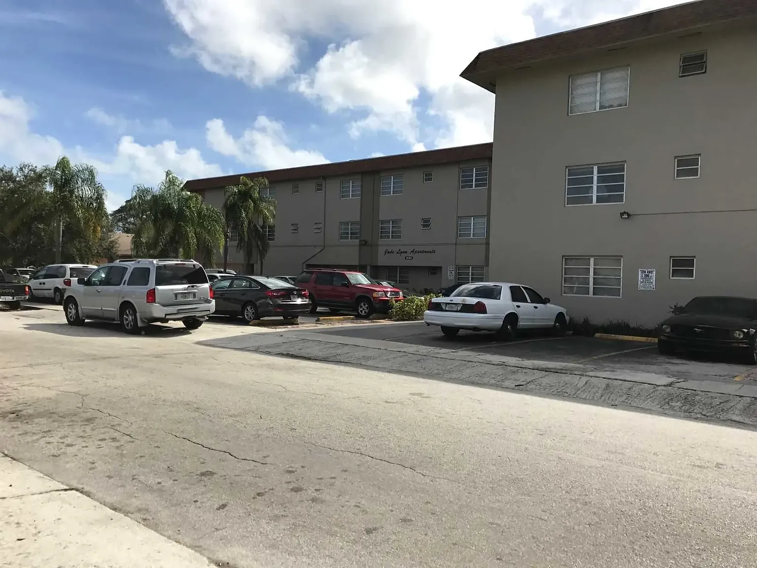 Jade-Lynn Apartments — Photo 3