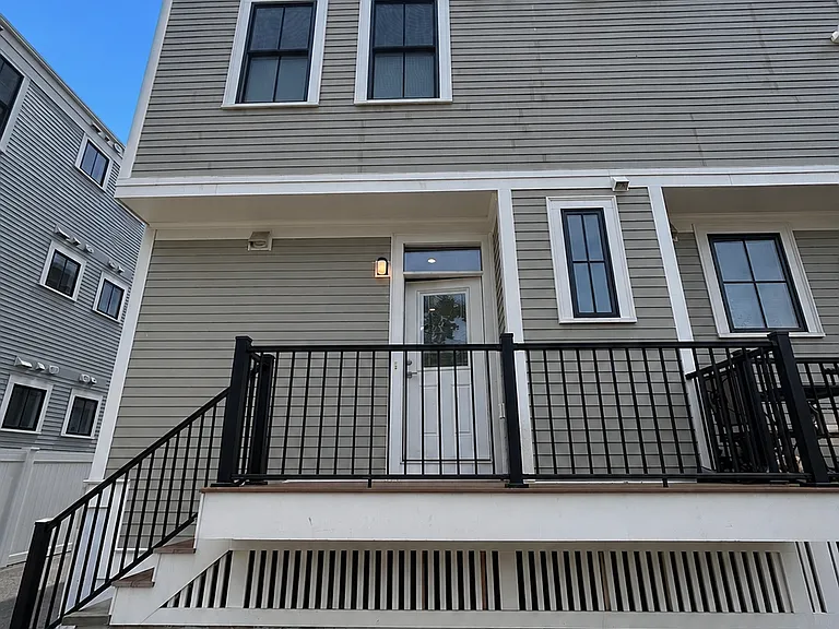 50 Waverly St #C — Photo 34