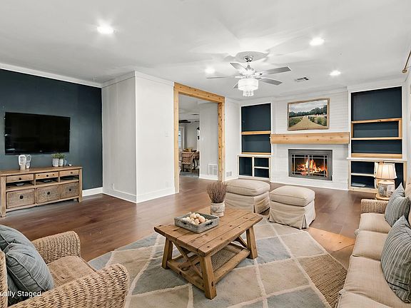 3rd image of 2208 Lake Ridge Cir