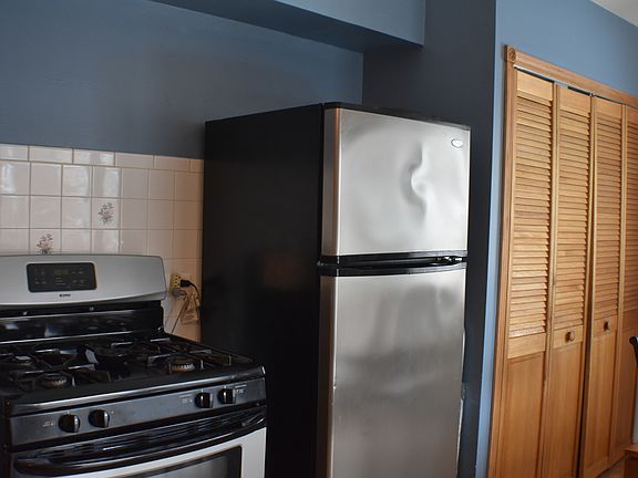5th image of 330 Glenwood Dr
