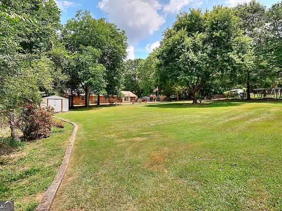 2nd image of 2221 Pinehurst Rd