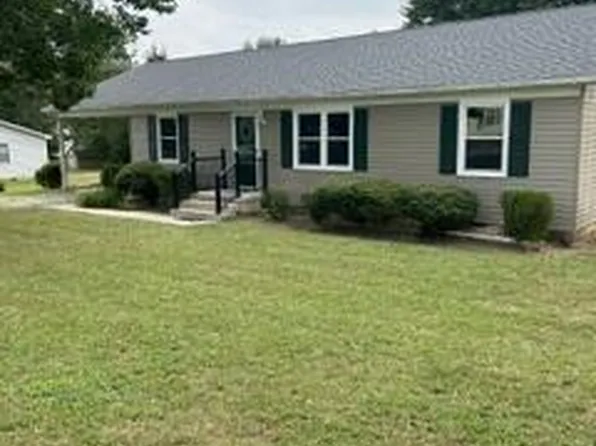 802 Woodland Dr, South Hill, VA 23970
