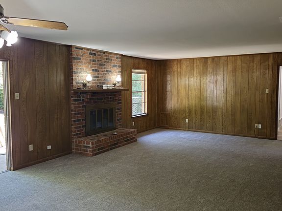 4th image of 1141 Wildwood Ln