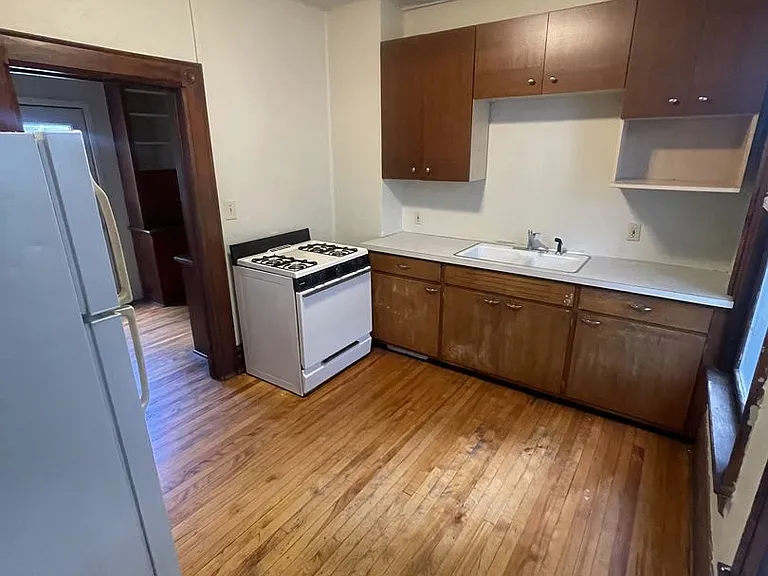 637 Franklin St — Photo 10