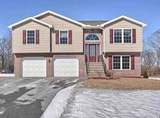3 Camelot Ln, Newville, PA 17241