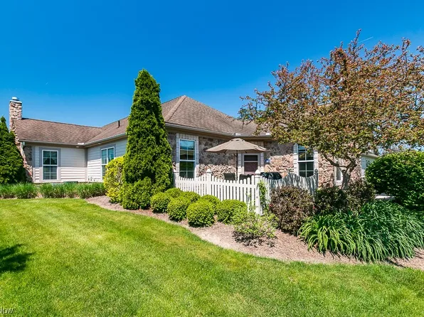 240 Sandover Dr, Aurora, OH 44202