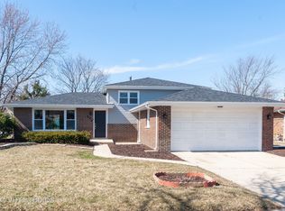 608 Willow Rd, Matteson, IL 60443