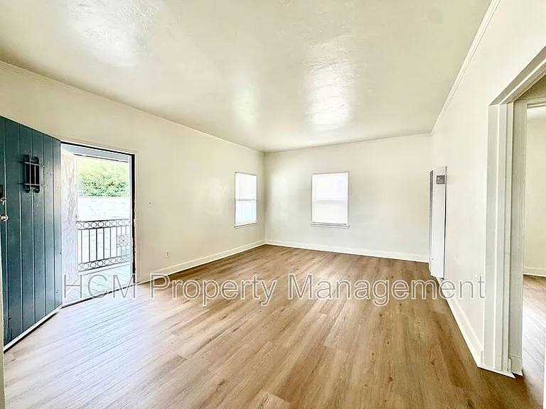 202 E Walnut St #218 — Photo 8
