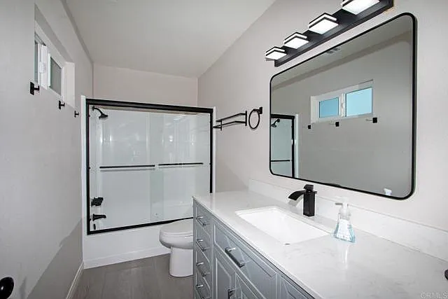 2 bed, 970 sqft, $3,695 — Photo 2