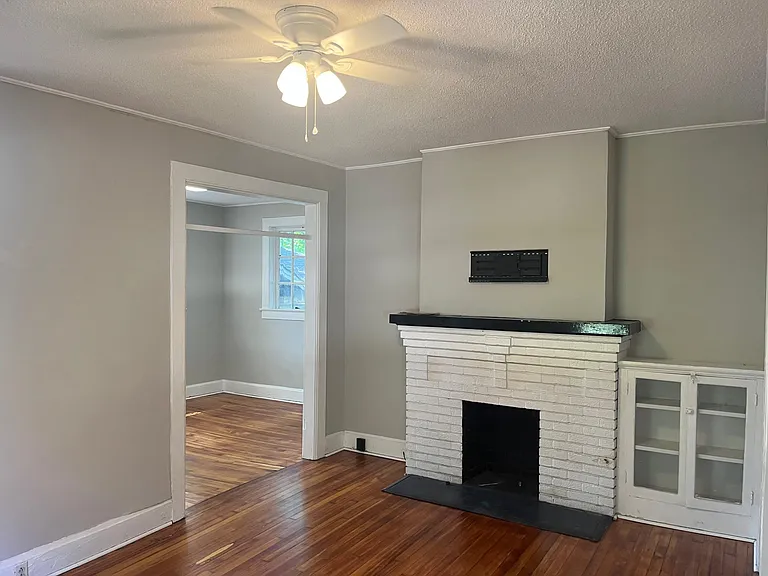 2223 Lee St — Photo 5