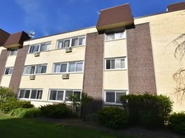 677 S River Rd APT 2D, Des Plaines, IL 60016