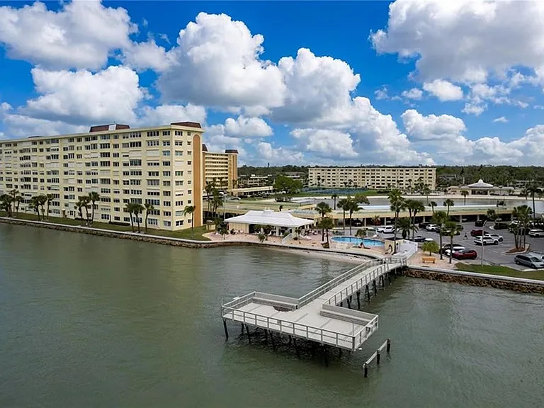 4650 Cove Cir #209 — Photo 37