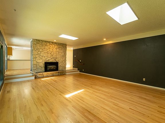 5th image of 11520 93rd Ave SW #A
